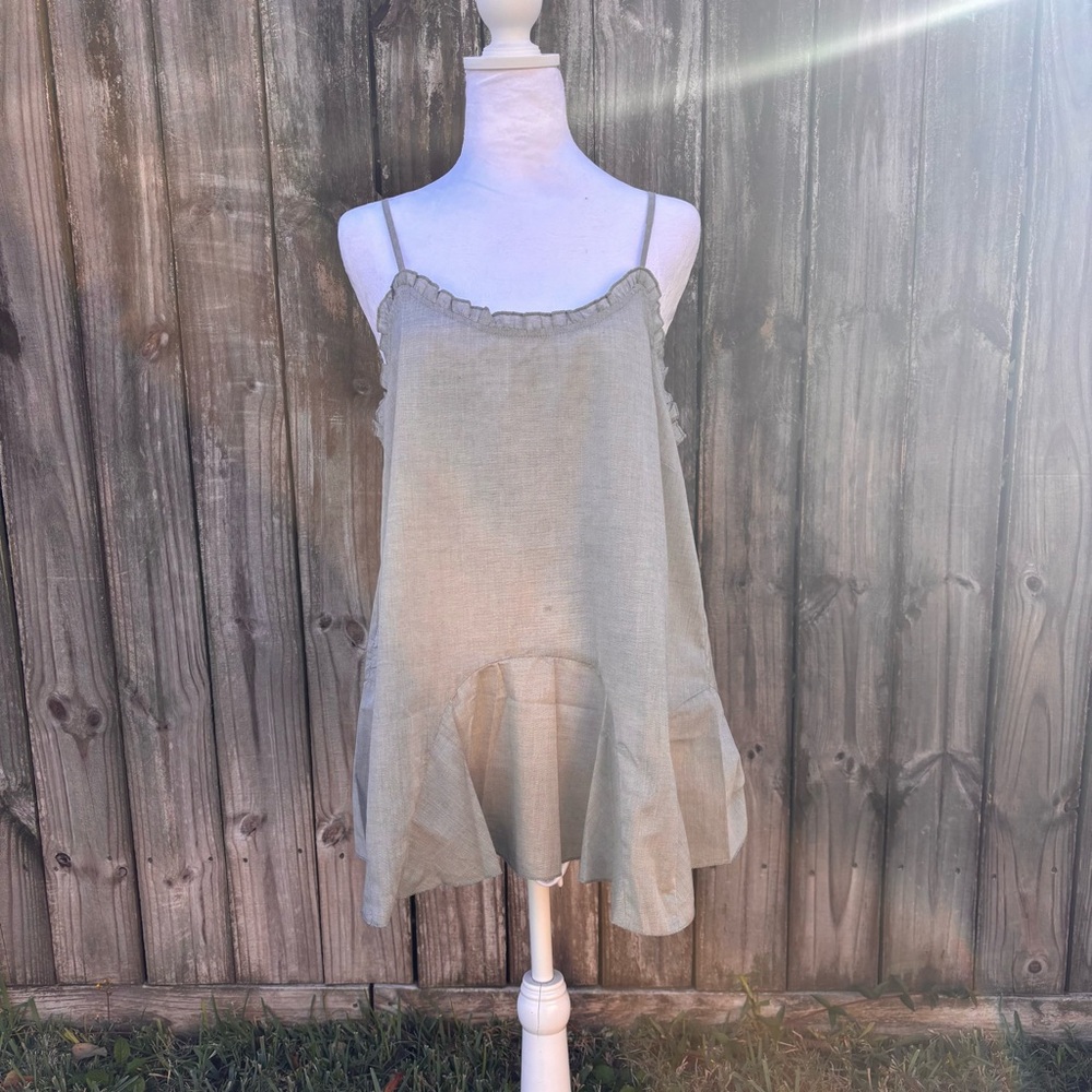 Umgee Light Gray Ruffle Hem Camisole NWT size small